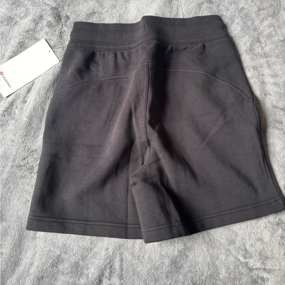 NWT Lululemon Scuba High-Rise Short 5" - Size 4 - Black - Picture 3 of 5